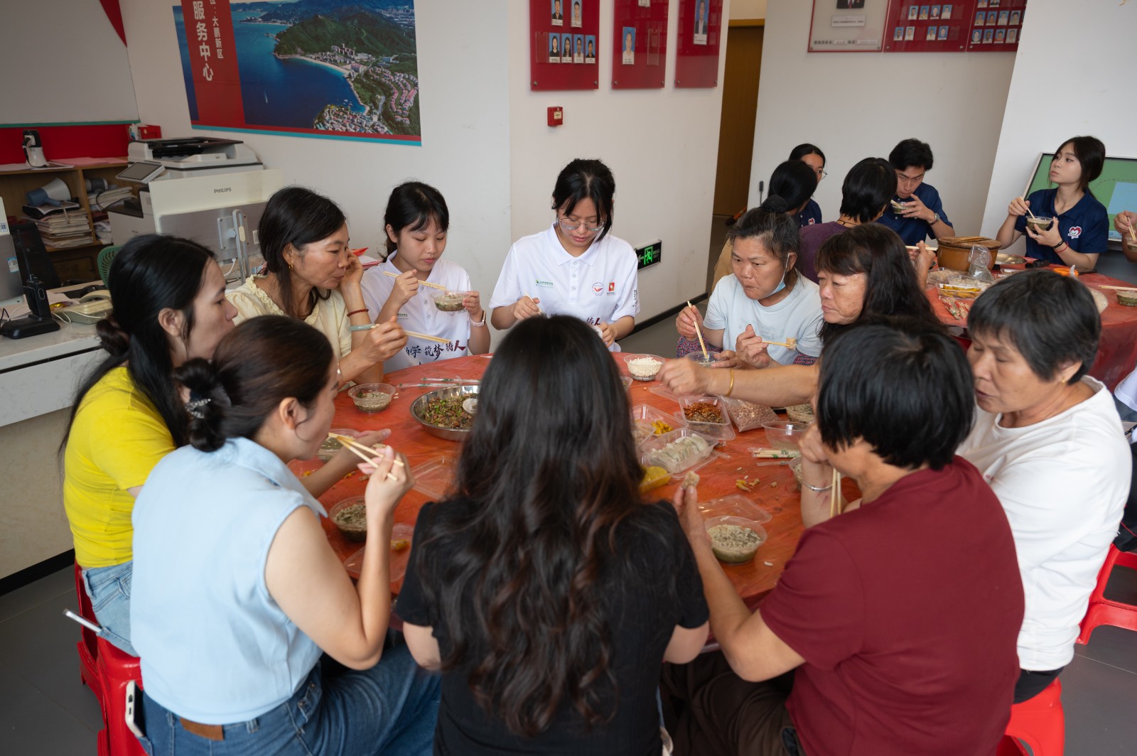 图3 擂茶座谈会.jpg